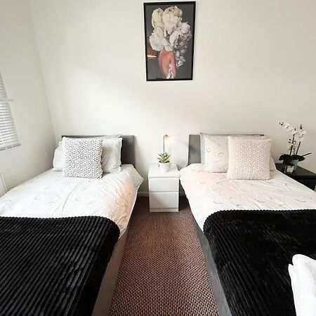 3 Bedroom House With Free Parking تشاتام المظهر الخارجي الصورة